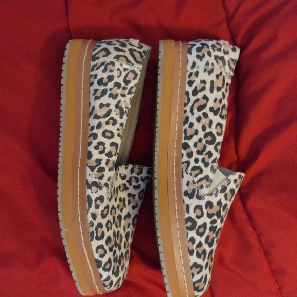Toms Shoes - Toms dessert leopard slip-on shoes